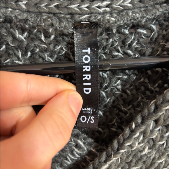 Torrid Cable Knit Chunky Tassel Grey V-Neck Poncho Shall Wrap One Size - Picture 6 of 6